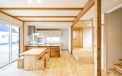 ドリームビルドは、できるだけ自然素材でつくる外張り充填断熱の秋田の木の家を提案します。