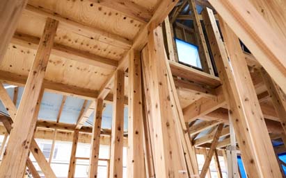 呼吸する無垢材を標準採用03